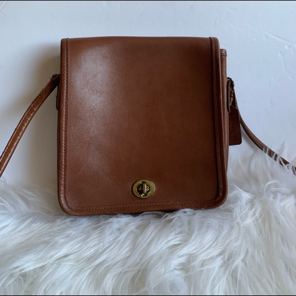 Coach Handbags - Coach Vintage British Tan Compact Pouch bag